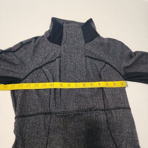 Lululemon Base Runner Herringbone jacket sz 6 Half zip back pocket Rulu fabric - Picture 10 of 14
